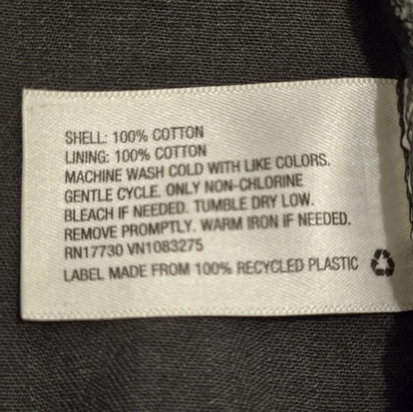 Sleeveless Zip-Up Vest - Picture 9 of 11